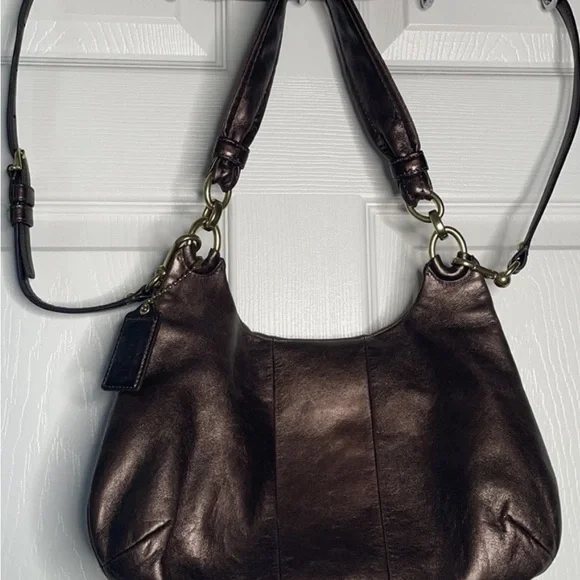 Beautiful coach with wear - Picture 5 of 7